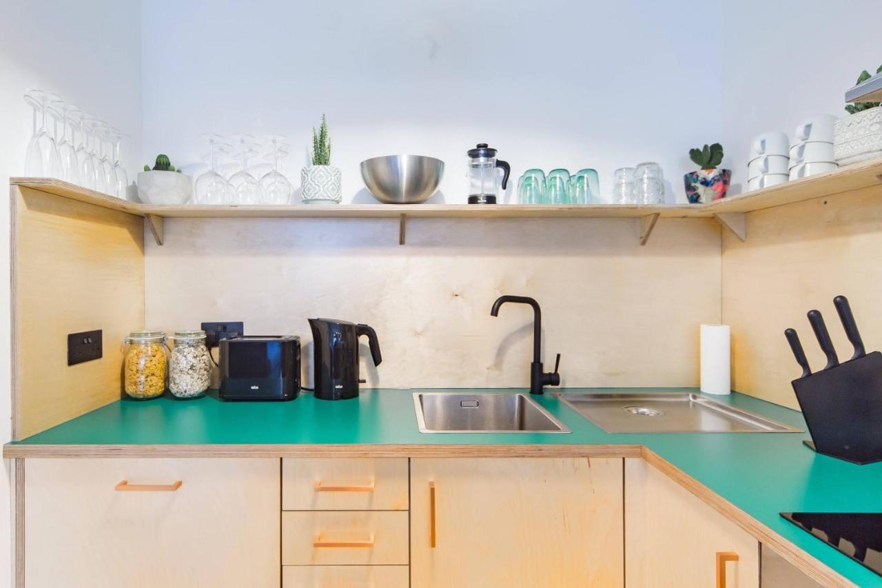 The Plywood Flat, Modern Style In A Traditional Tenement إدنبرة المظهر الخارجي الصورة