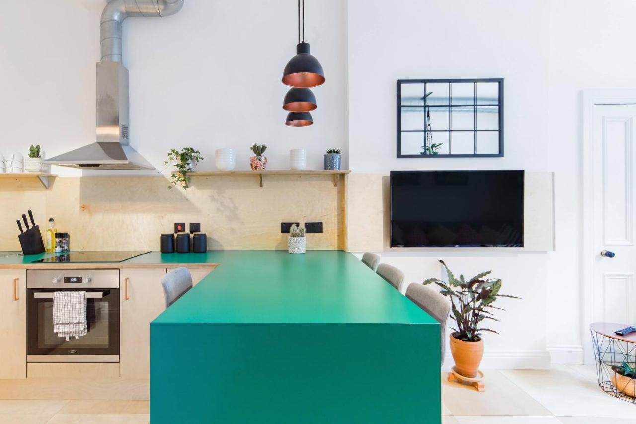 The Plywood Flat, Modern Style In A Traditional Tenement إدنبرة المظهر الخارجي الصورة