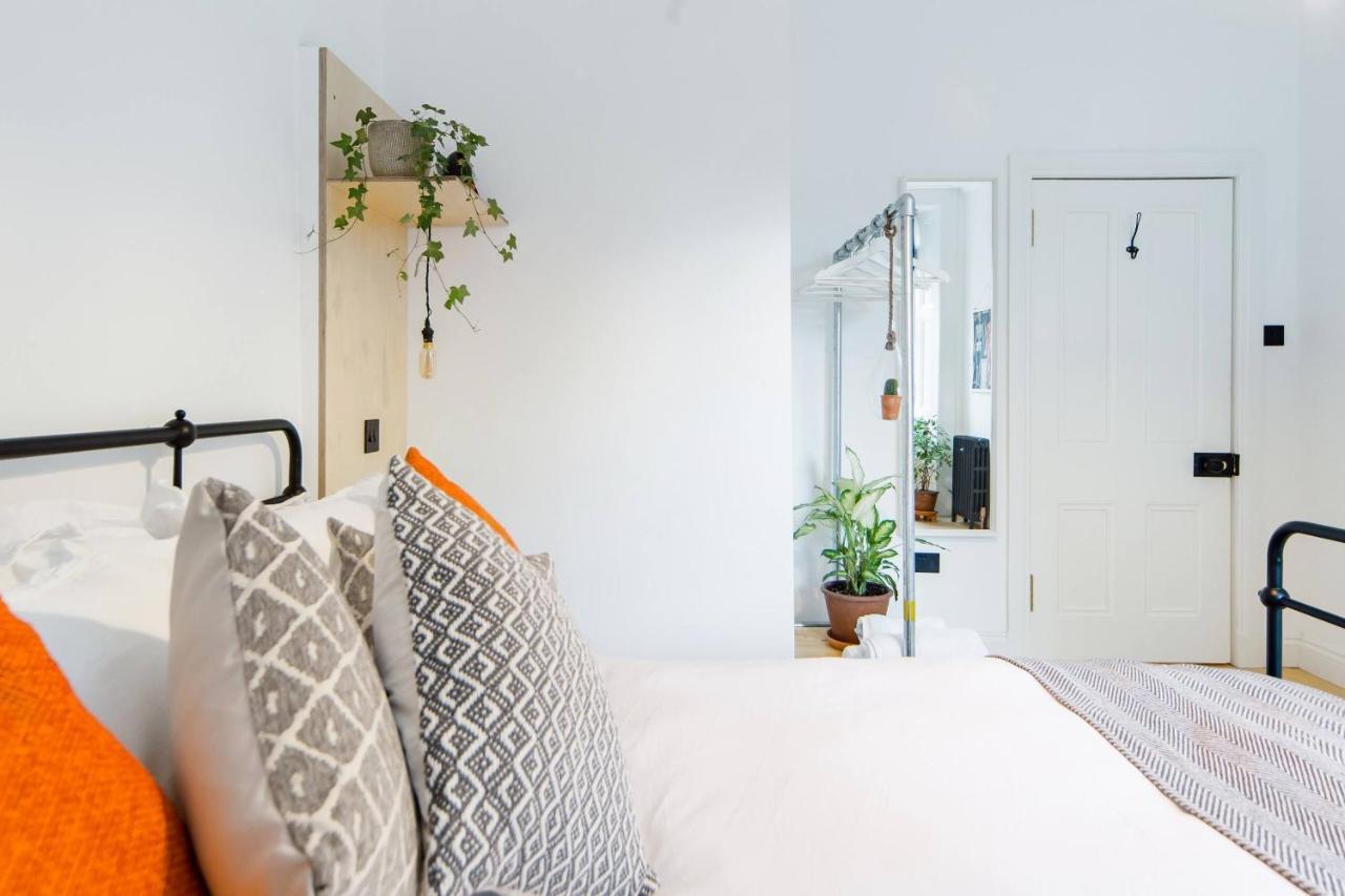 The Plywood Flat, Modern Style In A Traditional Tenement إدنبرة المظهر الخارجي الصورة
