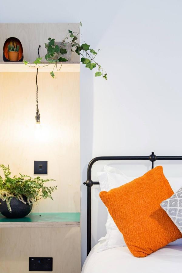 The Plywood Flat, Modern Style In A Traditional Tenement إدنبرة المظهر الخارجي الصورة