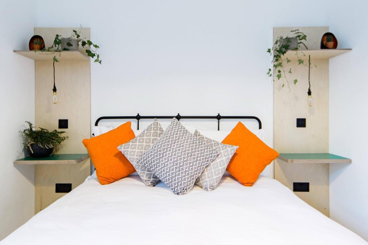 The Plywood Flat, Modern Style In A Traditional Tenement إدنبرة المظهر الخارجي الصورة